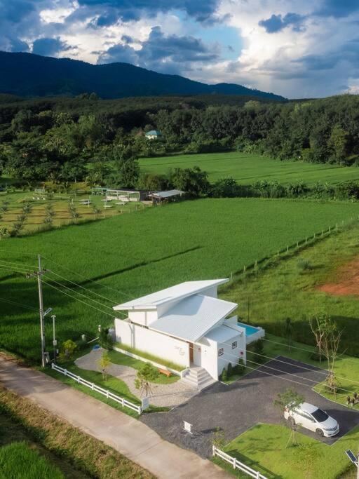 Vann House Chiang Rai- Near Mae Fah Luang विला